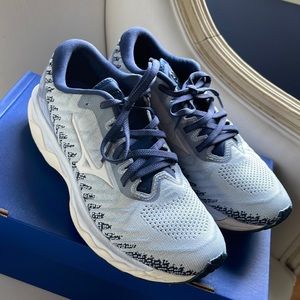 Mizuno Wave Sky 04 womens size 8